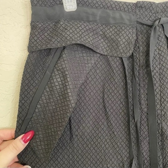 Chloe Women’s 35 Black Textured Cropped Strappy Designer Trouser Pull On Pants - Picture 5 of 7